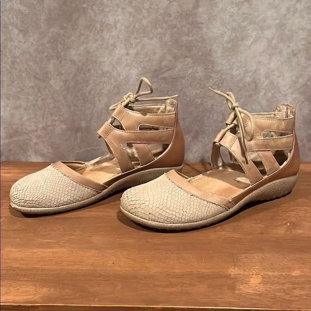 Naot Kata Beige Cream Lizard Leather/Khaki closed toe dandal size 7-7.5 - Picture 4 of 11